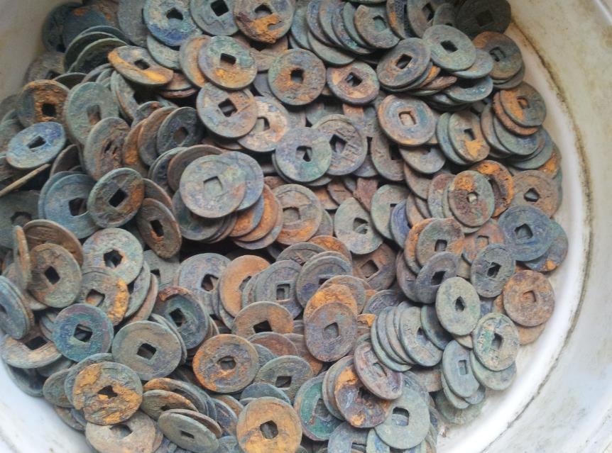 曾有人在古玩市场"捡了大漏",15块买的"铜钱",如今价值千万