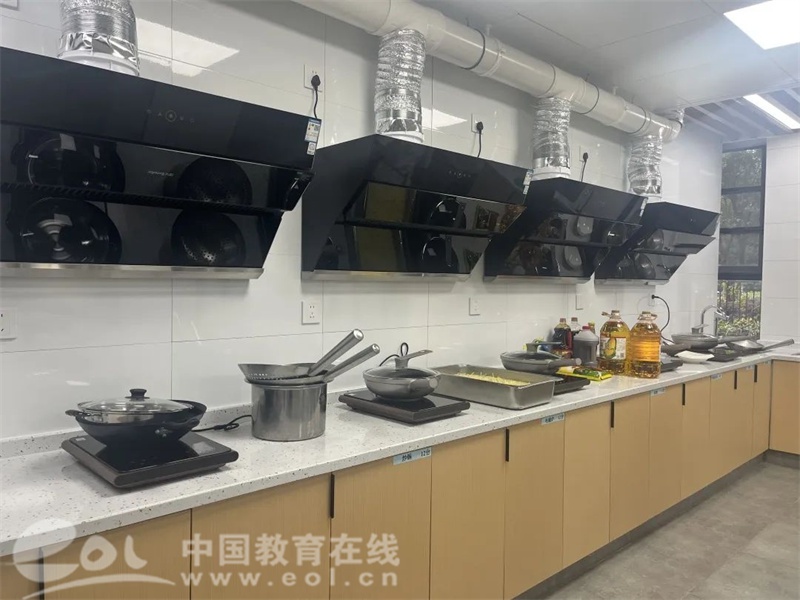 学正中学食育厨房开张啦