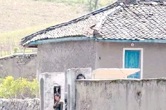 探秘朝鲜女子监狱:从外观到内景的奇妙旅程