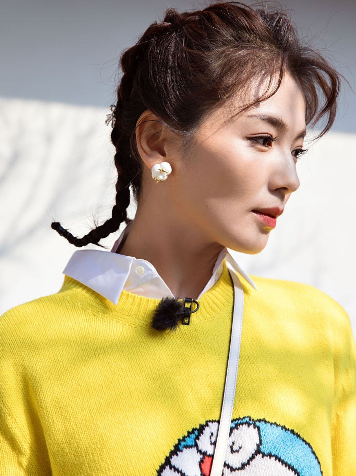 刘涛穿卡通毛衣还挺减龄的,搭配俩小辫子,美成"初恋"