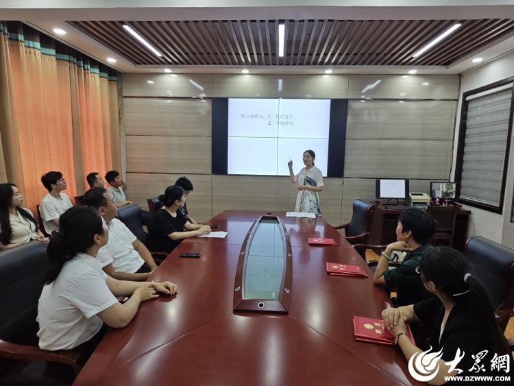 金乡县马庙镇举行"心理健康知识进机关"活动