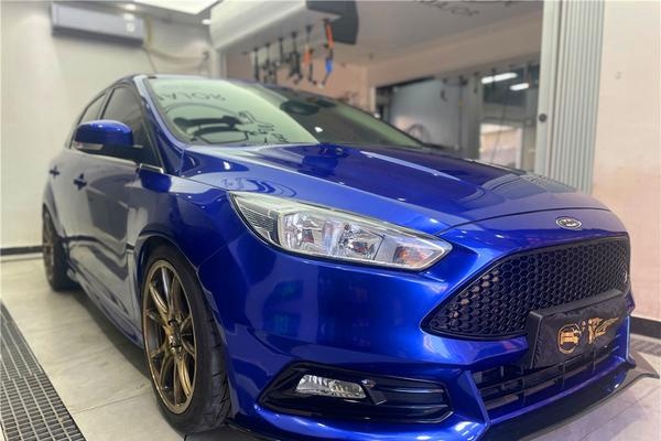 汽车贴膜-福特福克斯贴膜改色|ax波尔蒂芒蓝