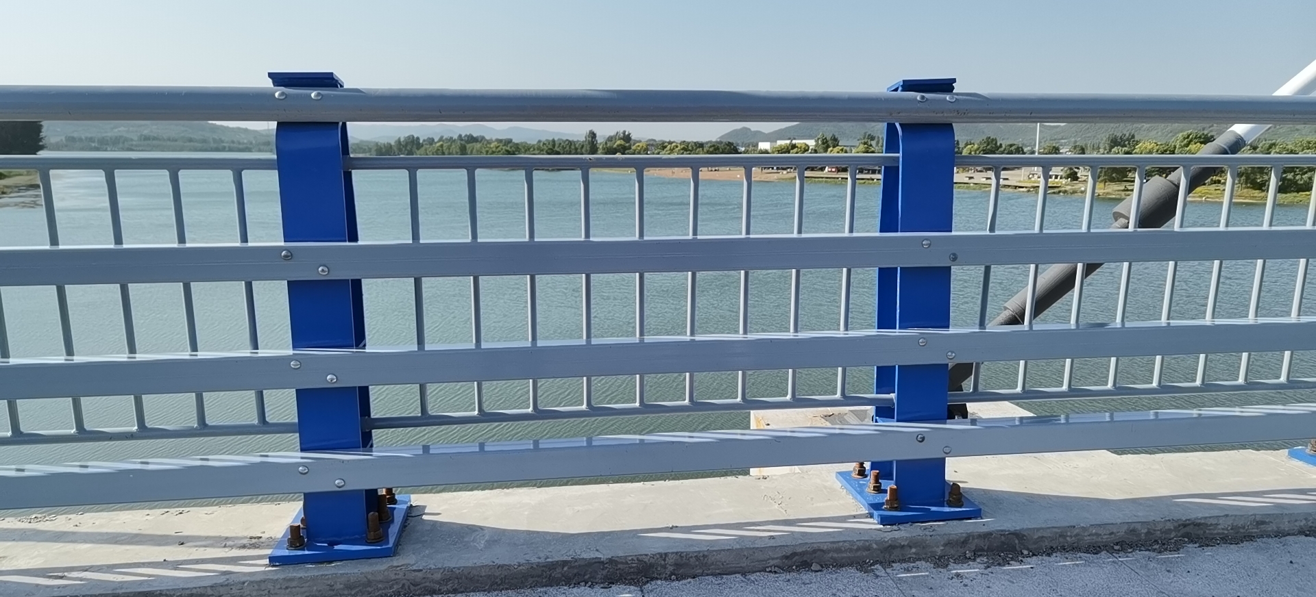 防撞桥梁护栏定做厂家