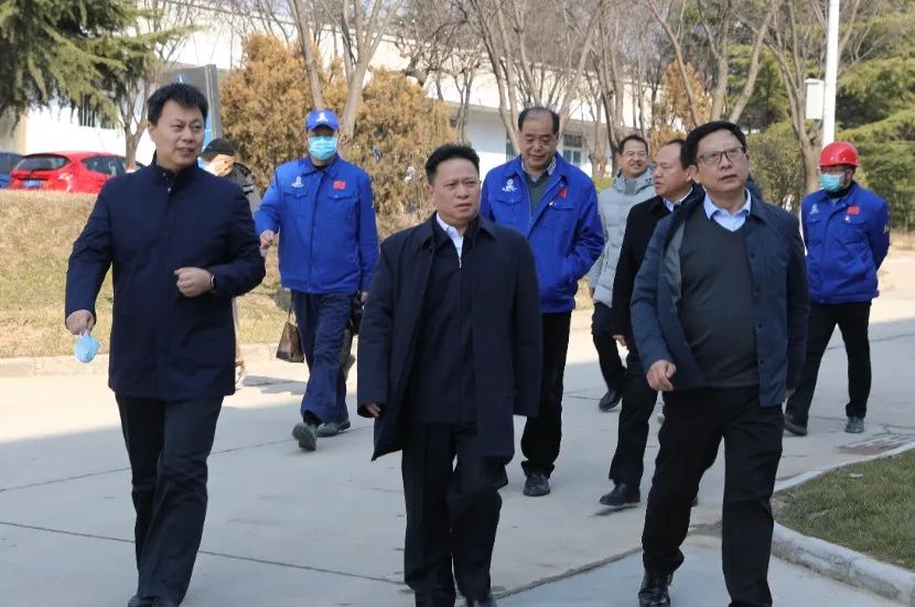 集团公司副总经理邓红兵来四院调研指导工作