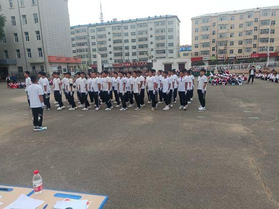 龙江县第六中学举行军训汇操表演