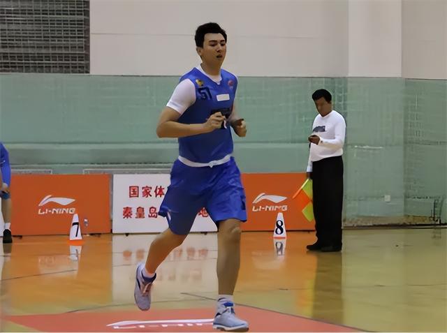 19年首钢队长吉喆肺癌离世,4年后妻子未再婚,恩师闵鹿蕾将退休