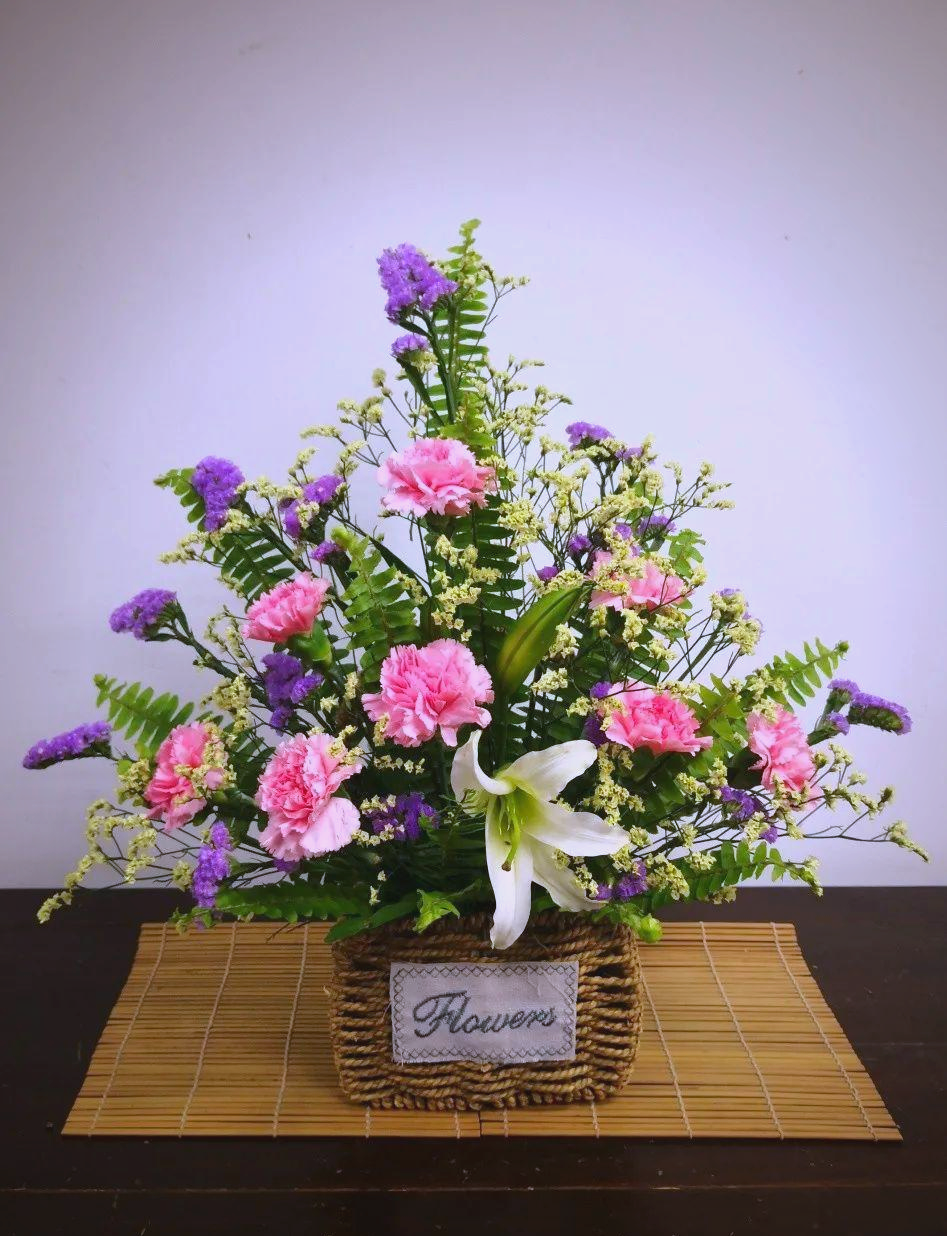 如何用正三角形插花技巧打造西方经典插花