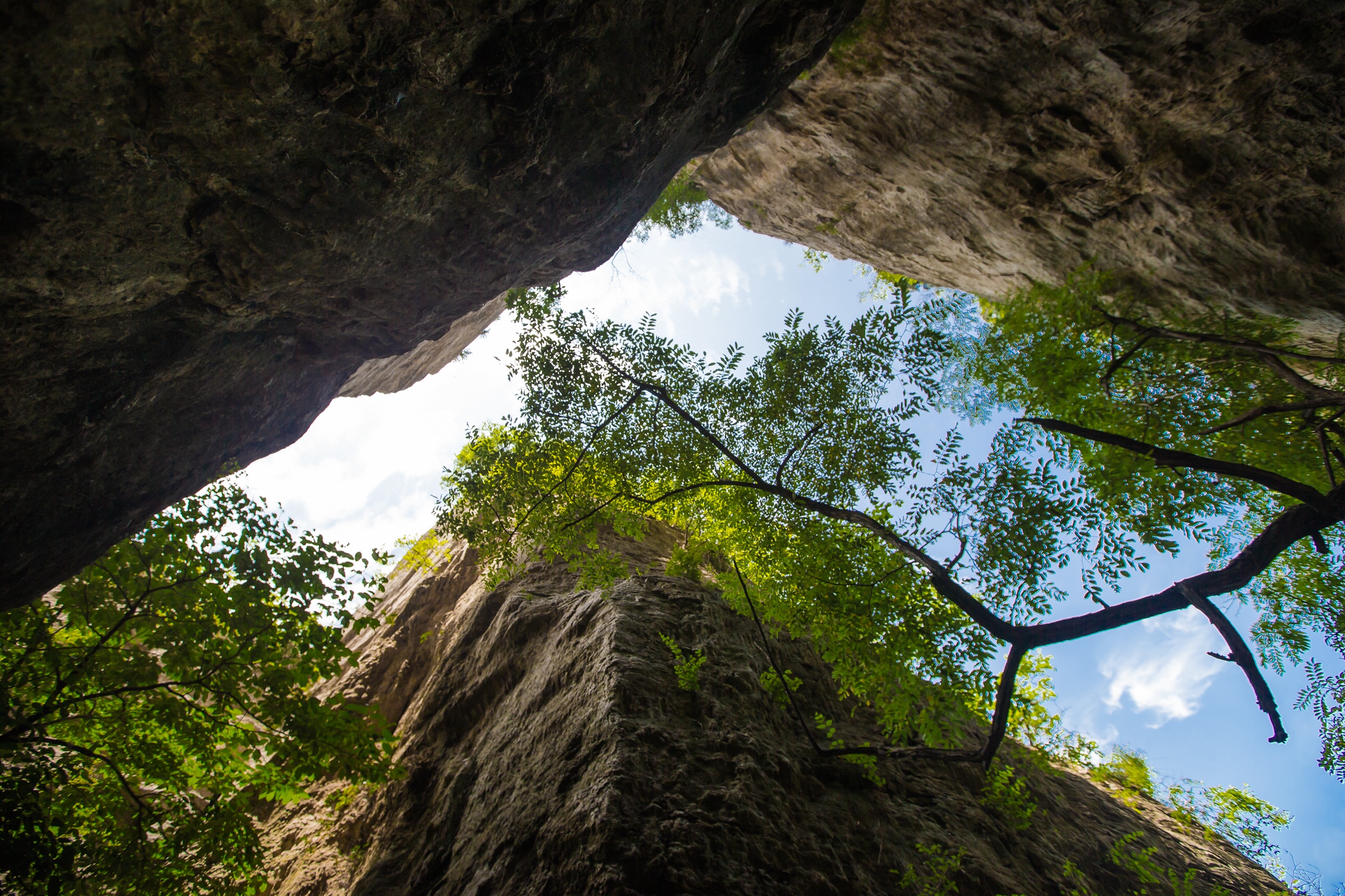 美景山东丨熊耳山:国内罕见的石灰岩地质地貌奇观