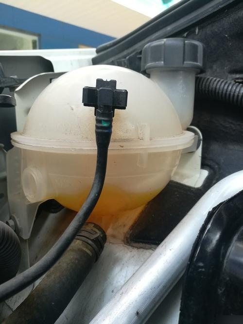 标致30814款标志308原厂的防冻液什么颜色?