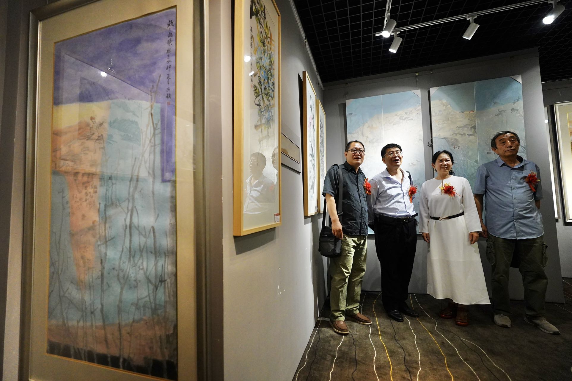 刘颖绘画展在王府井工美大厦开幕