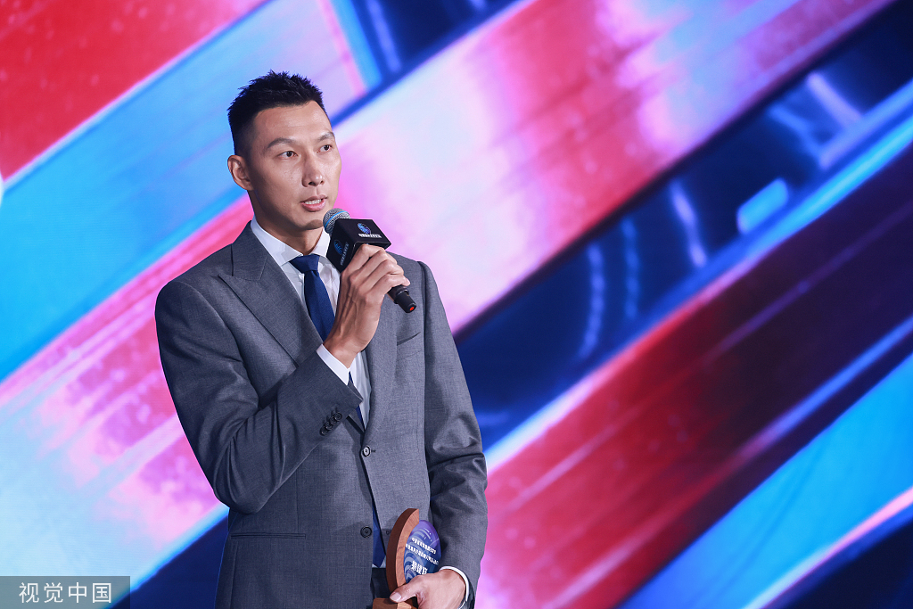 请叫他"易老板"!易建联的人生下半场