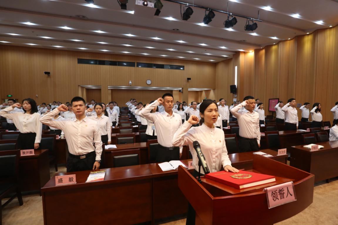 担使命 固初心 武汉市委党校着力系好新录用公务员入职第一粒扣子