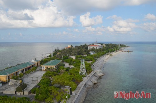 最新卫星图片显示,鸿庥岛已经被越南扩大数倍,面积超过南薰礁
