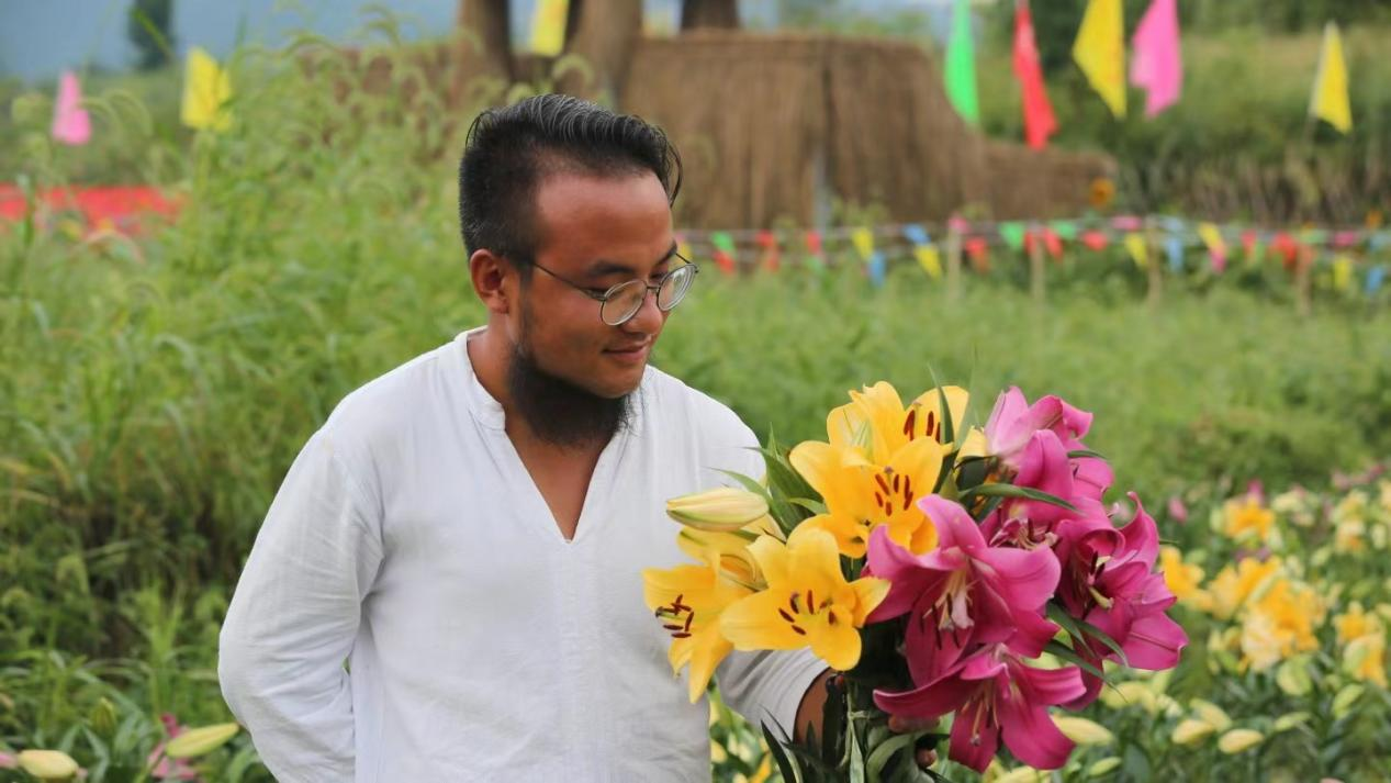 智汇潇湘丨湖湘青年英才余小龙:百合花是怎么盛开的