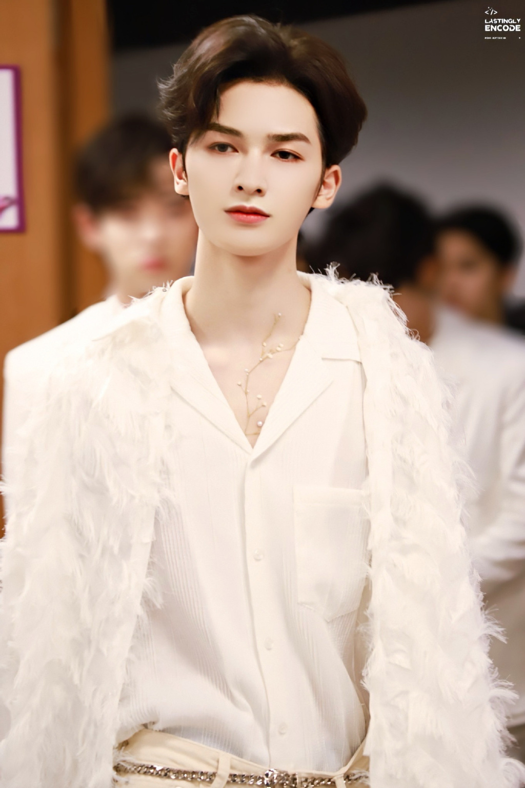 朱正廷《宇宙打歌中心》群访多图来袭!廷廷子一袭白衣清新脱俗