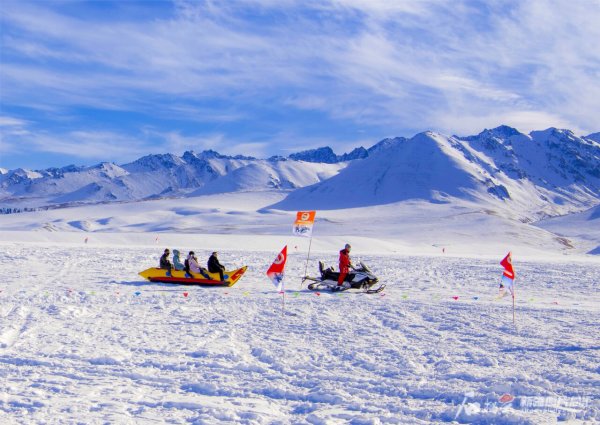 新疆:冬日缤纷冰雪活动多