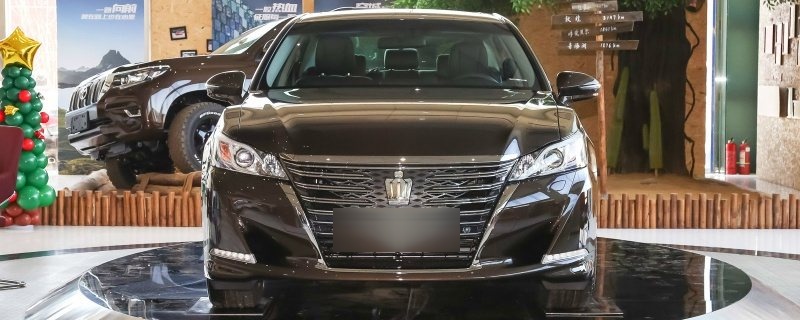 像皇冠一样的车标是什么车