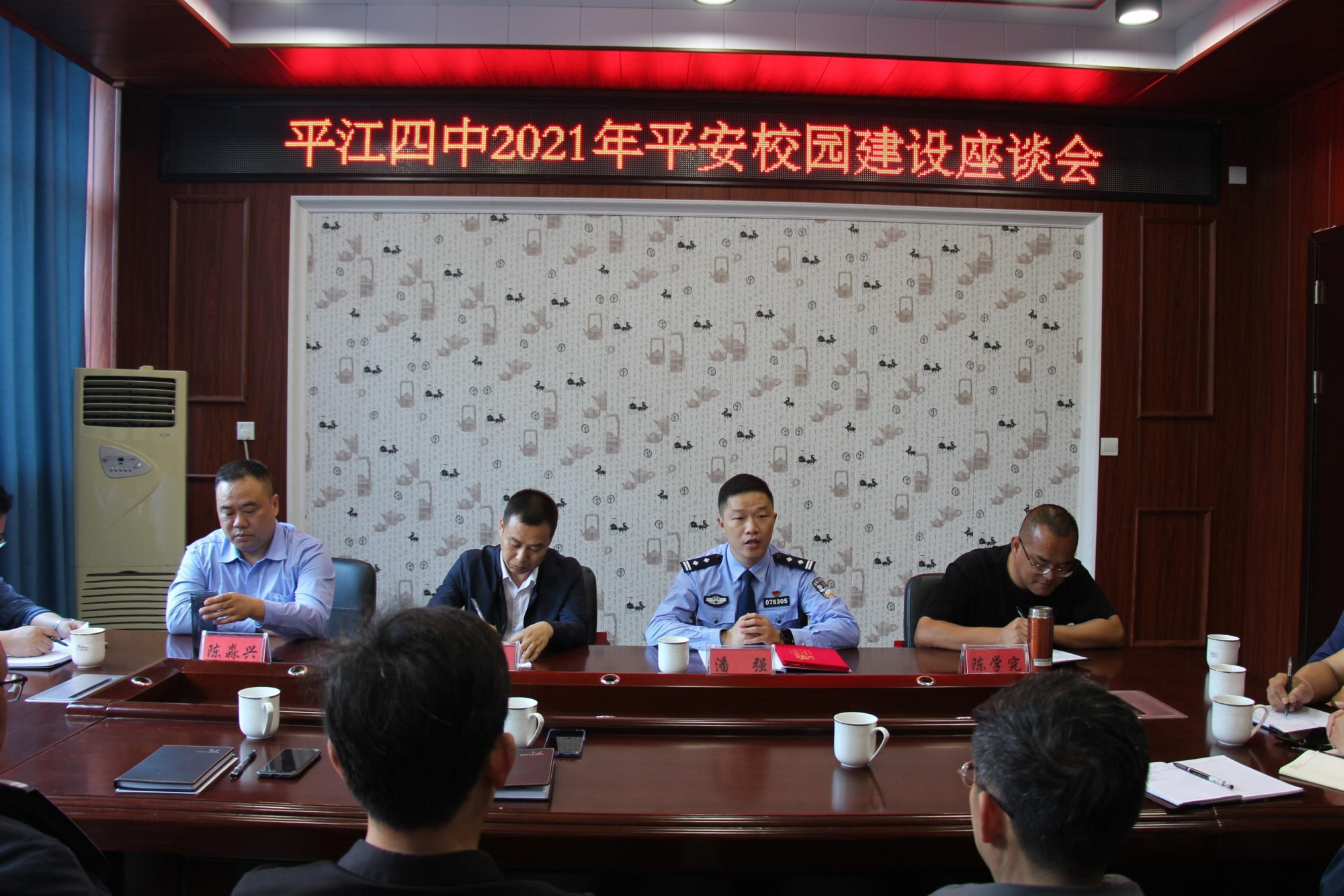 平江四中:携手法制副校长共建平安校园