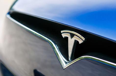 一个箭头向下的车标是什么车