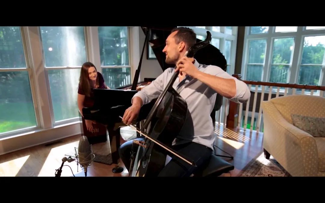 「轻松周末」美国古典夫妻组合brooklyn duo超赞演奏《寂静之声》