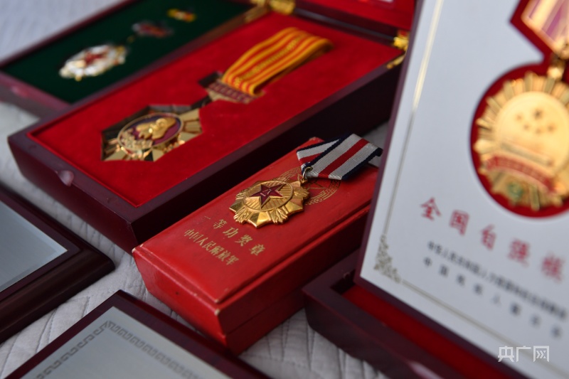 盲人军医王琦:"借目"奉献 亮一盏心灯 暖一方热土