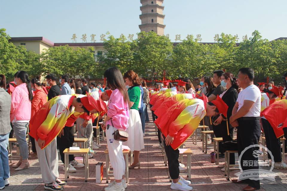 高陵区第一中学举行2020届成人礼仪式