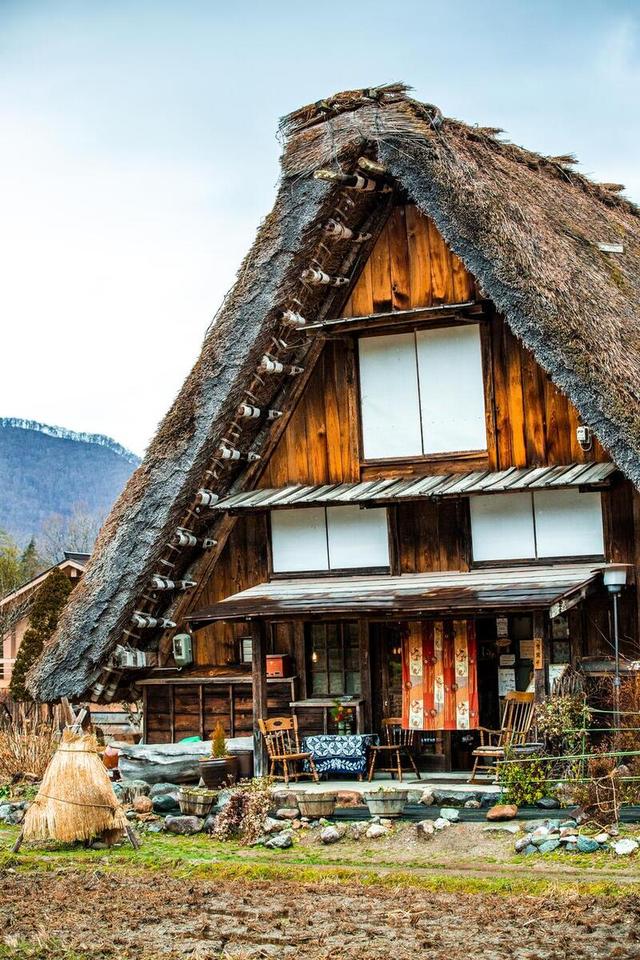 寻找日本的隐世村落:漫步白川乡的合掌屋