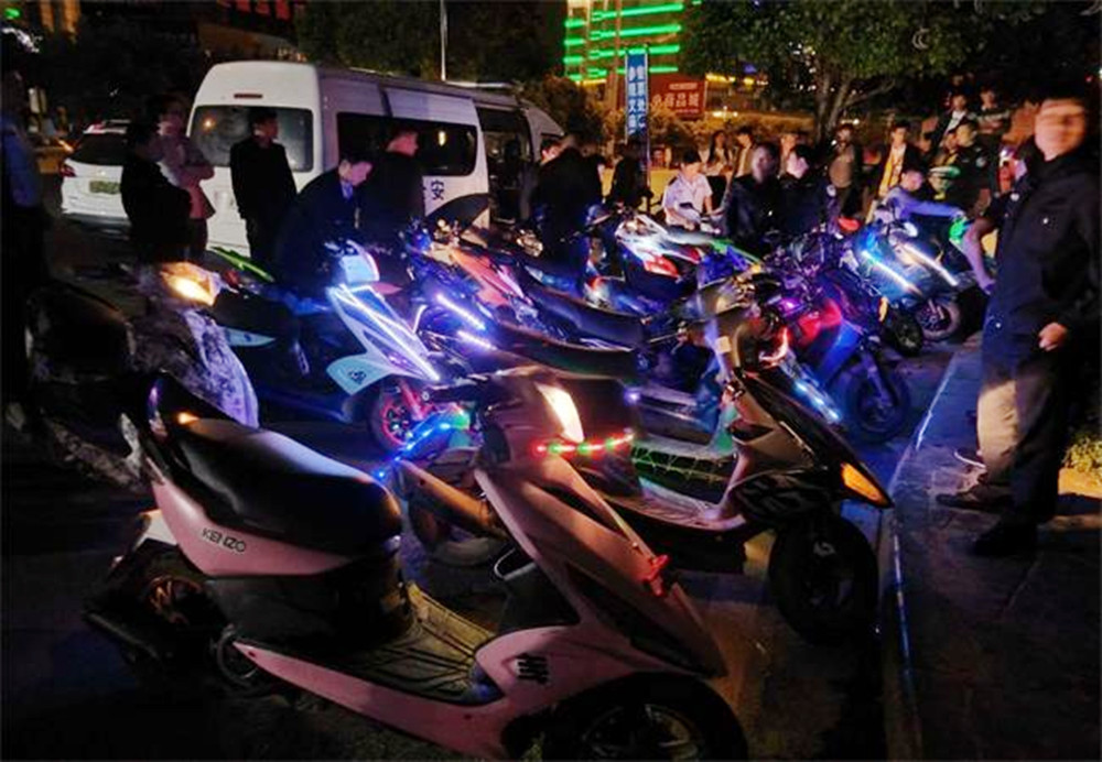 宁远铁骑"双节"期间查处"炸街"鬼火摩托车34台