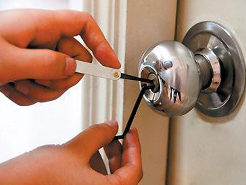 卧室门锁打不开了怎么办?