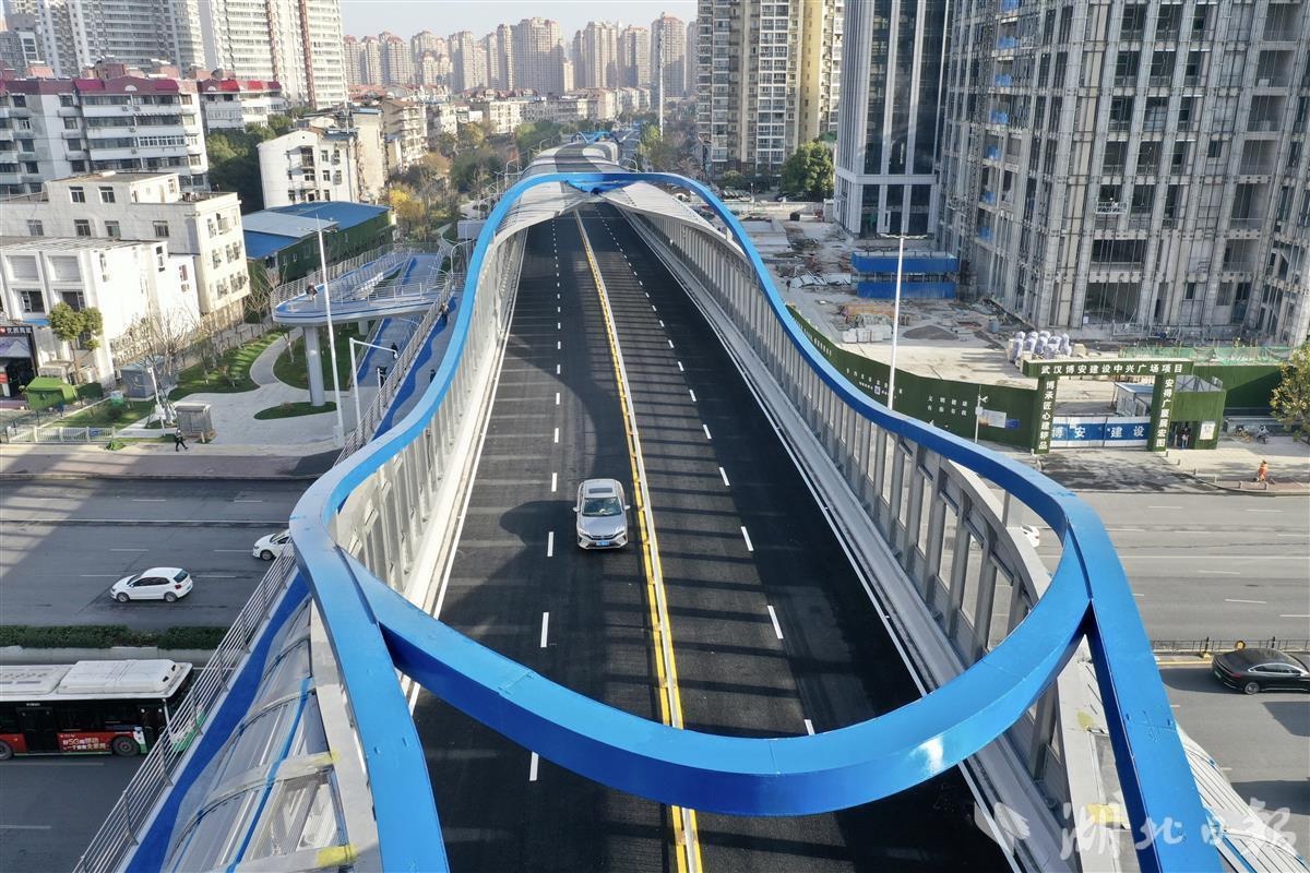 沙湖大道跨徐东大街立交桥今日通车