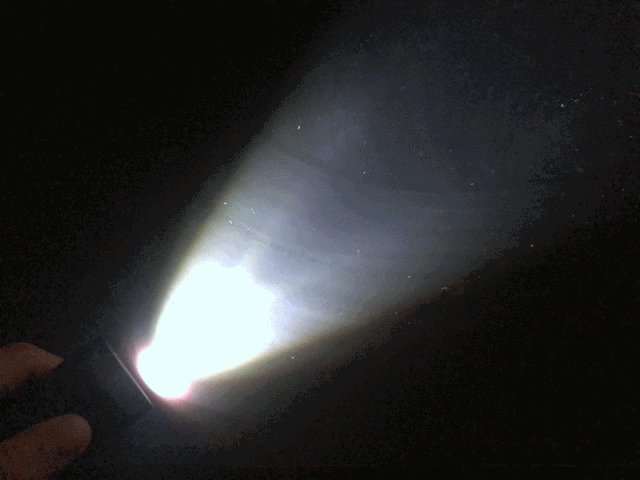 一束光线的命运关闭手电筒光源后光线会消失还是继续传播