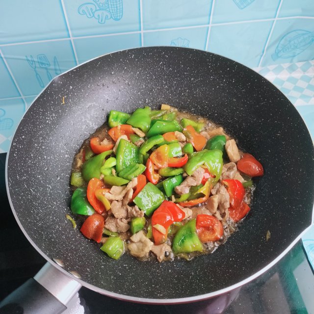 青红椒炒肉,家常小炒,鲜香入味