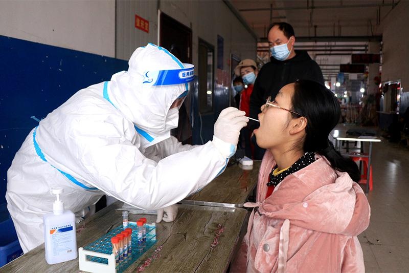 「合晚视频」庐江庐城:113名农贸市场经营人员做核酸检测