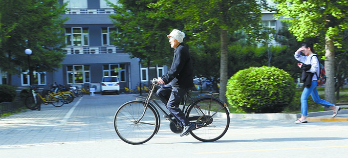 北京理工大学有位“自行车院士”,白手起家建起顶配研究室
