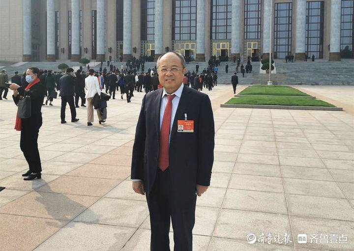 史伟云代表:广泛建立器官捐献登记站,完善医疗费用减免政策