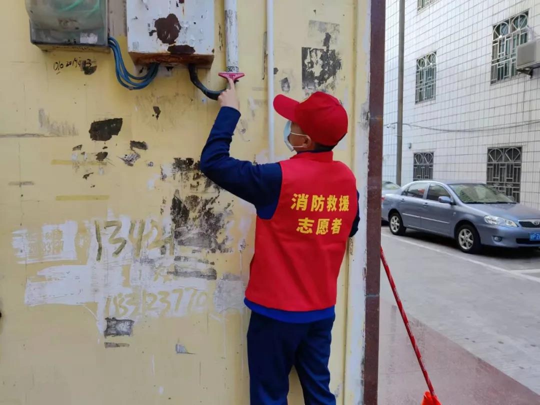 创建全国文明城市,河紫路消防救援站志愿者服务队在行动