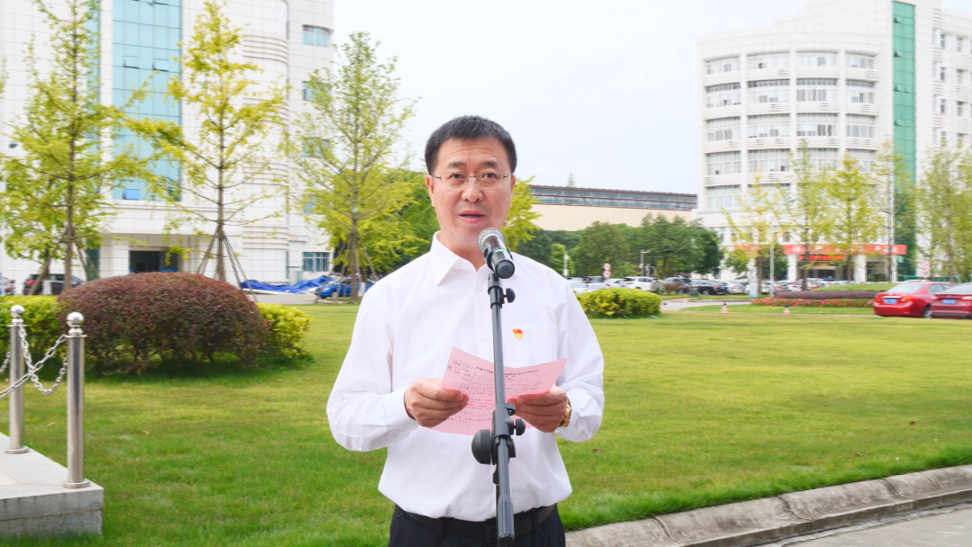 七院举行纪念中国航天事业创建65周年升旗仪式