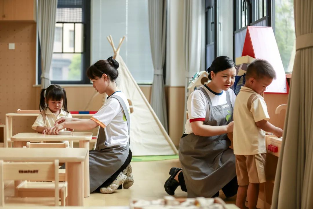 人民日报:持续提升托育服务质量