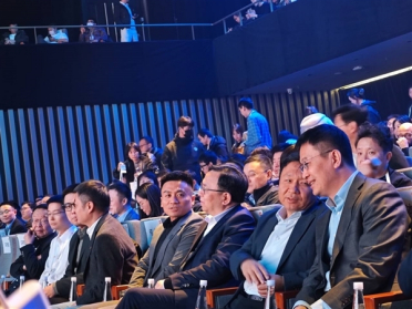 新一代SU7发布会李斌魏建军缺席 雷军回应：虽然没来 也特别感谢
