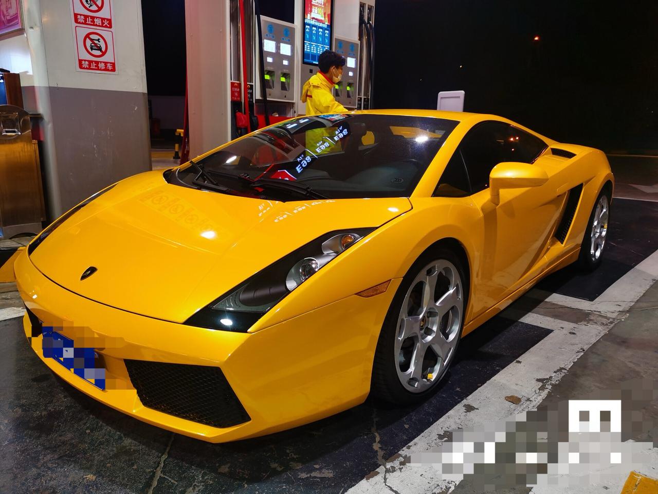 寻初代兰博基尼盖拉多黄硬顶及红内银色法拉利599gtb