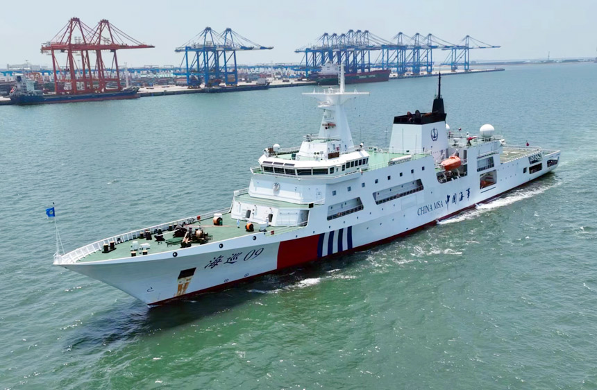 万吨级海巡船首航北部湾港