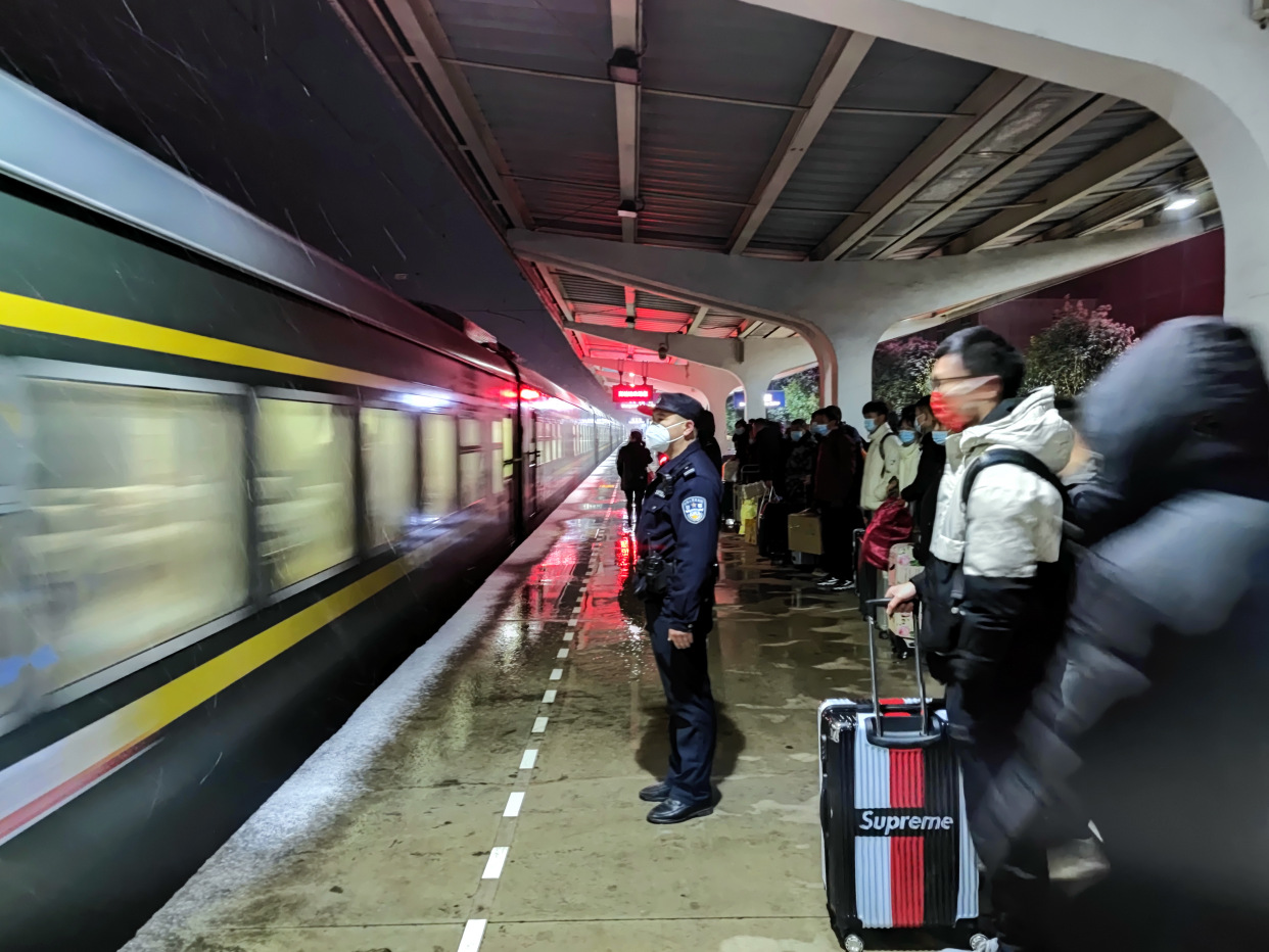 商城站派出所全力确保返程客流高峰期间铁路运输畅通