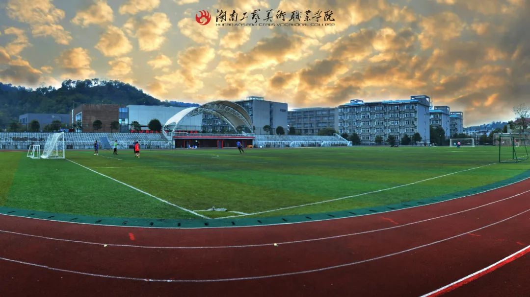 美院一刻|今日立秋,没有奶茶,美大向你投来了秋天的第一波壁纸