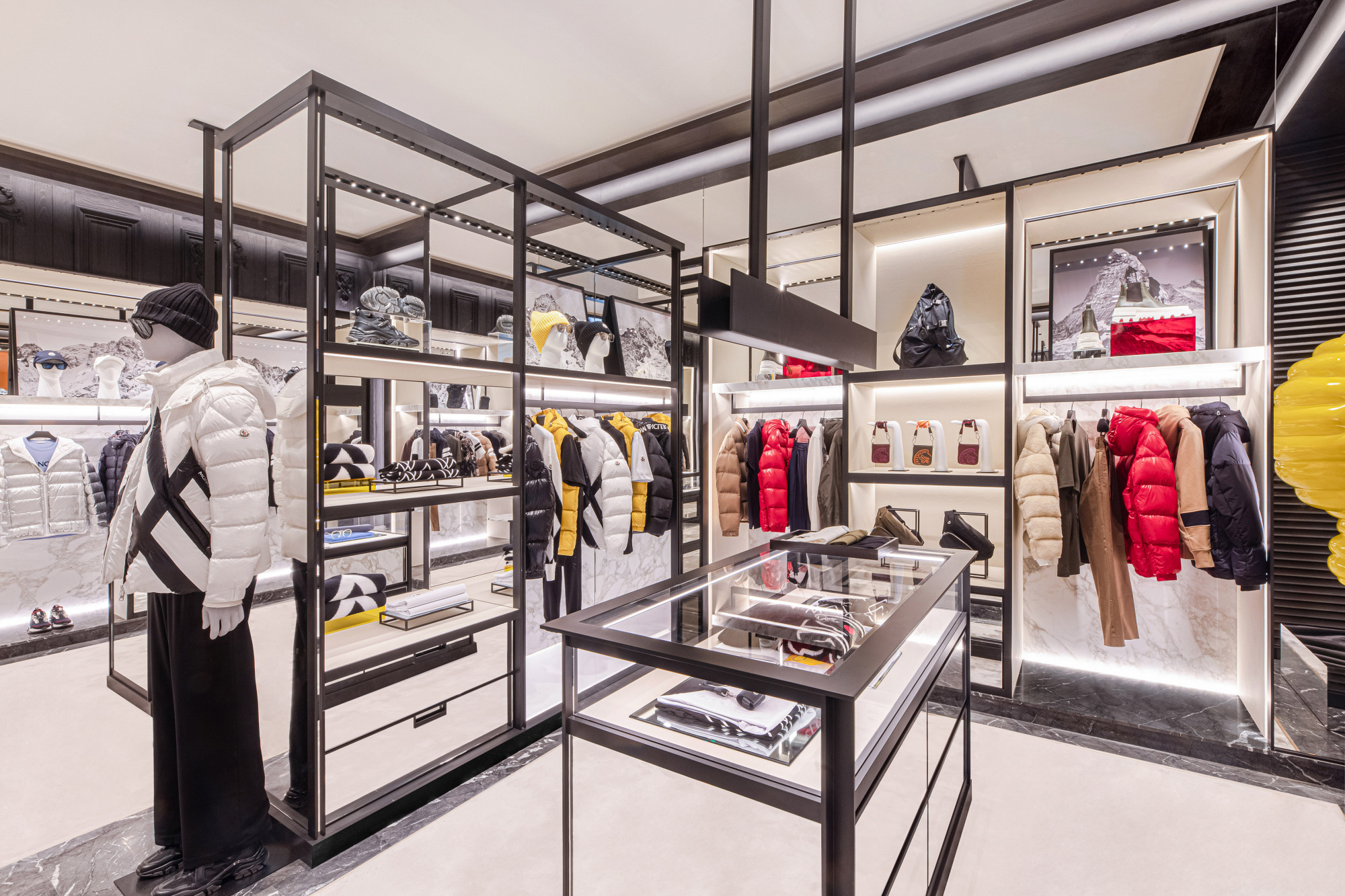 moncler精品店内部