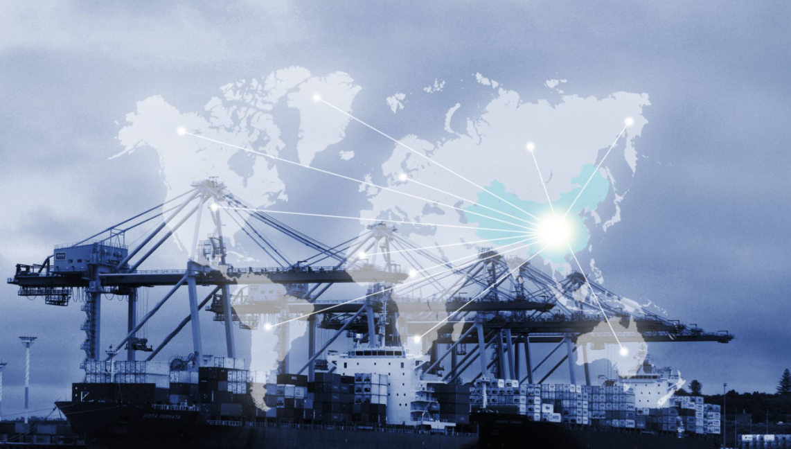 哪些因素会对国际贸易产生影响?为何有人会对自由贸易产生质疑?