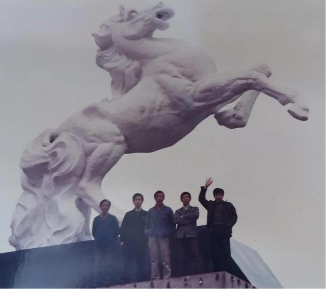 "纪念爱国华侨魏可英先生逝世20周年"个性化纪念邮票印发