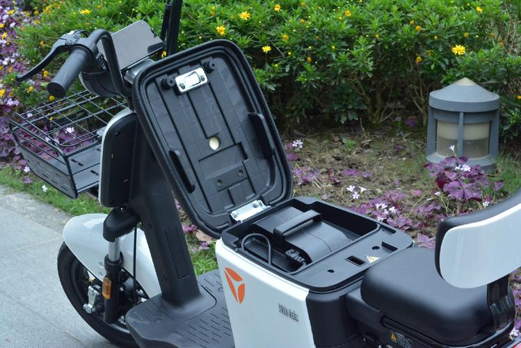 雅迪电动车怎么充电