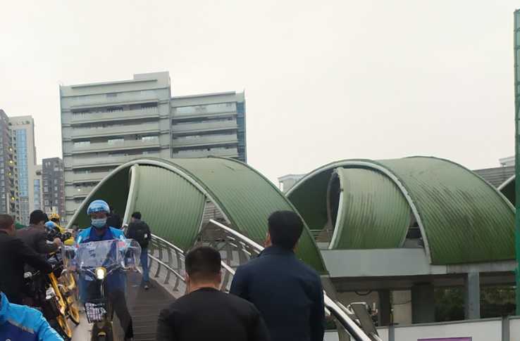 深圳上沙流动人口治理难题_2025年如何用社区服务替代灰色产业链