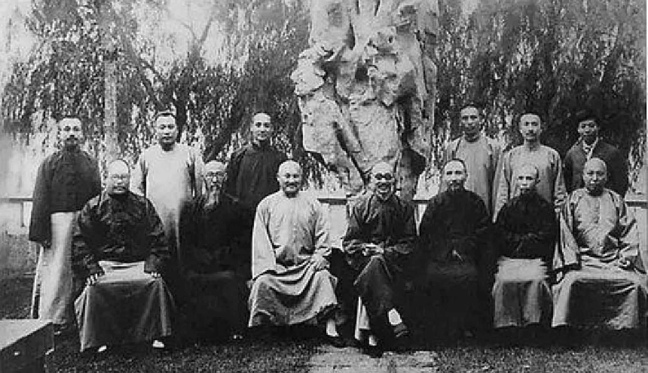 1935年,日本军官土肥原见大侠杜心五誓死不从,决定公开杀掉.