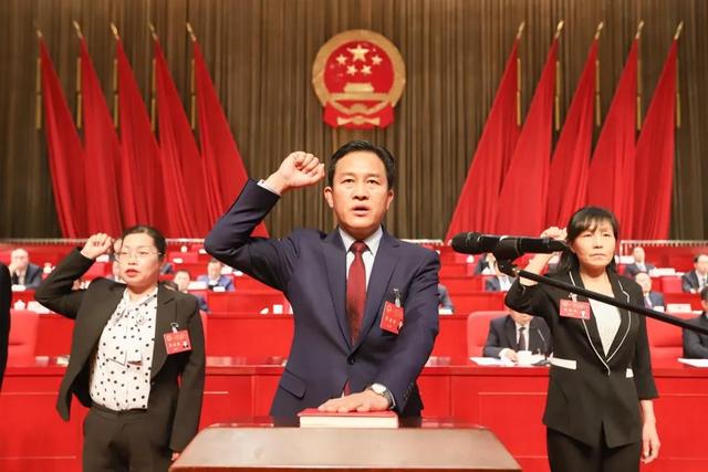 刘国荣当选未央区区长